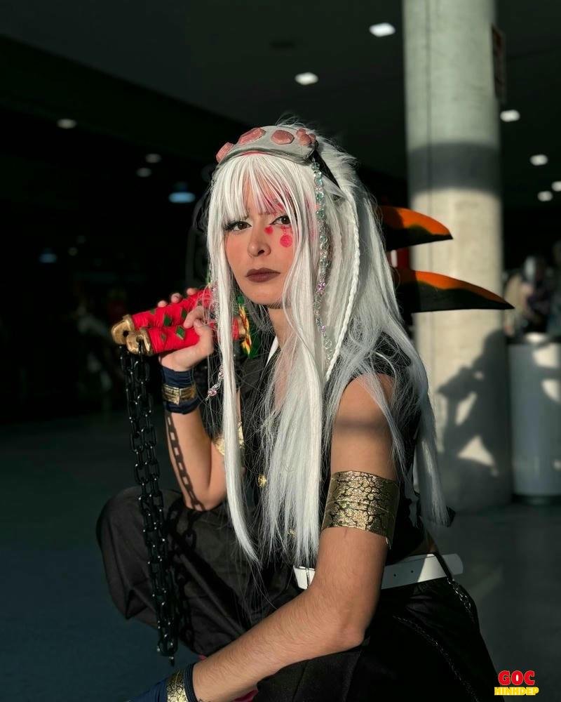 ảnh cosplay deamon slayer đào tròn