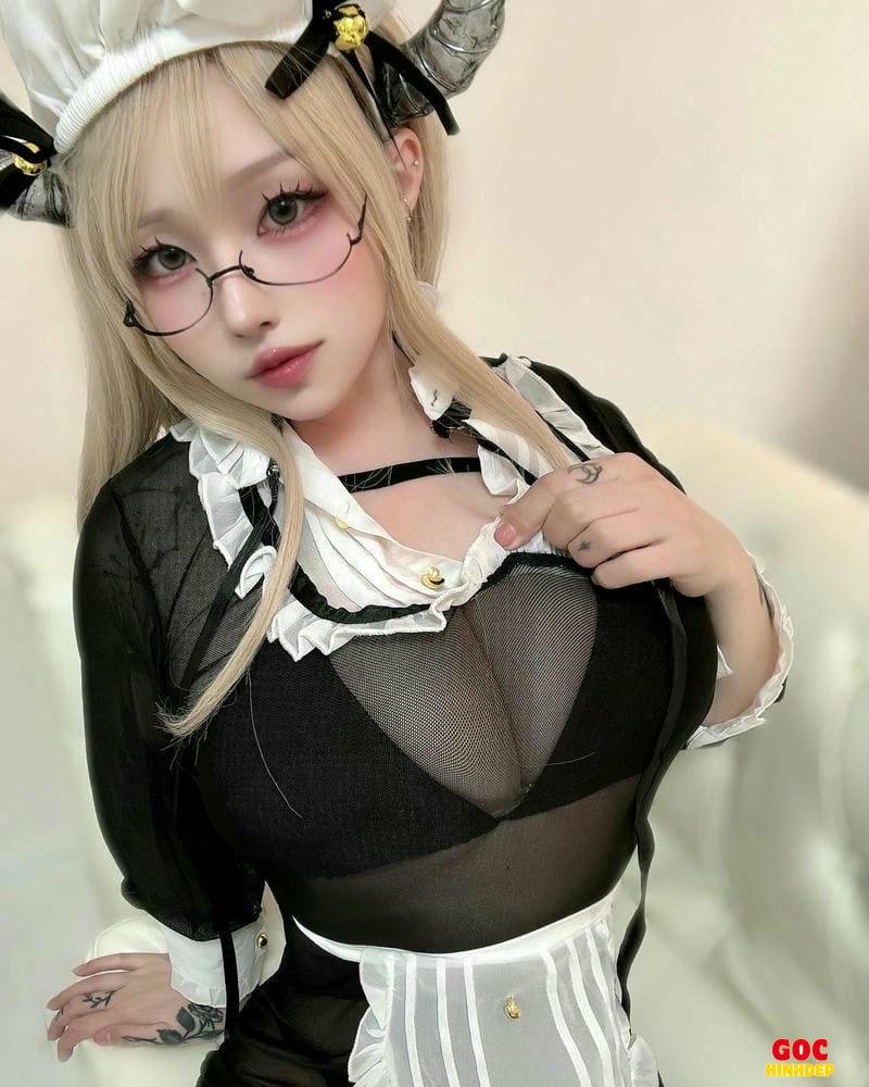 ảnh cosplay maid mông to