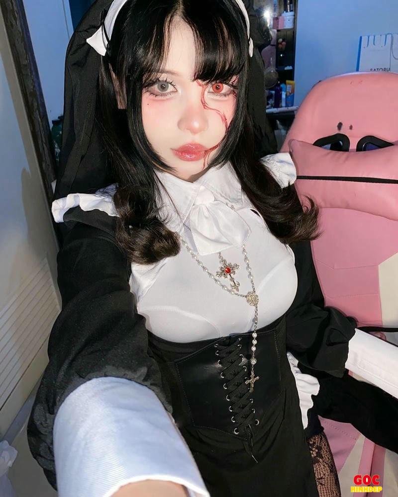 ảnh cosplay nữ tu