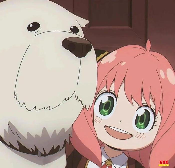 anya cầm gấu bông chimera