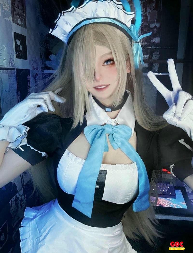 cosplay hầu gái bán quạt