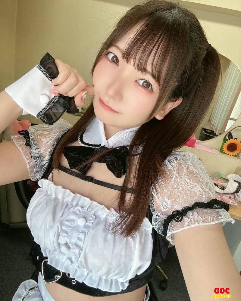 cosplay maid mông to
